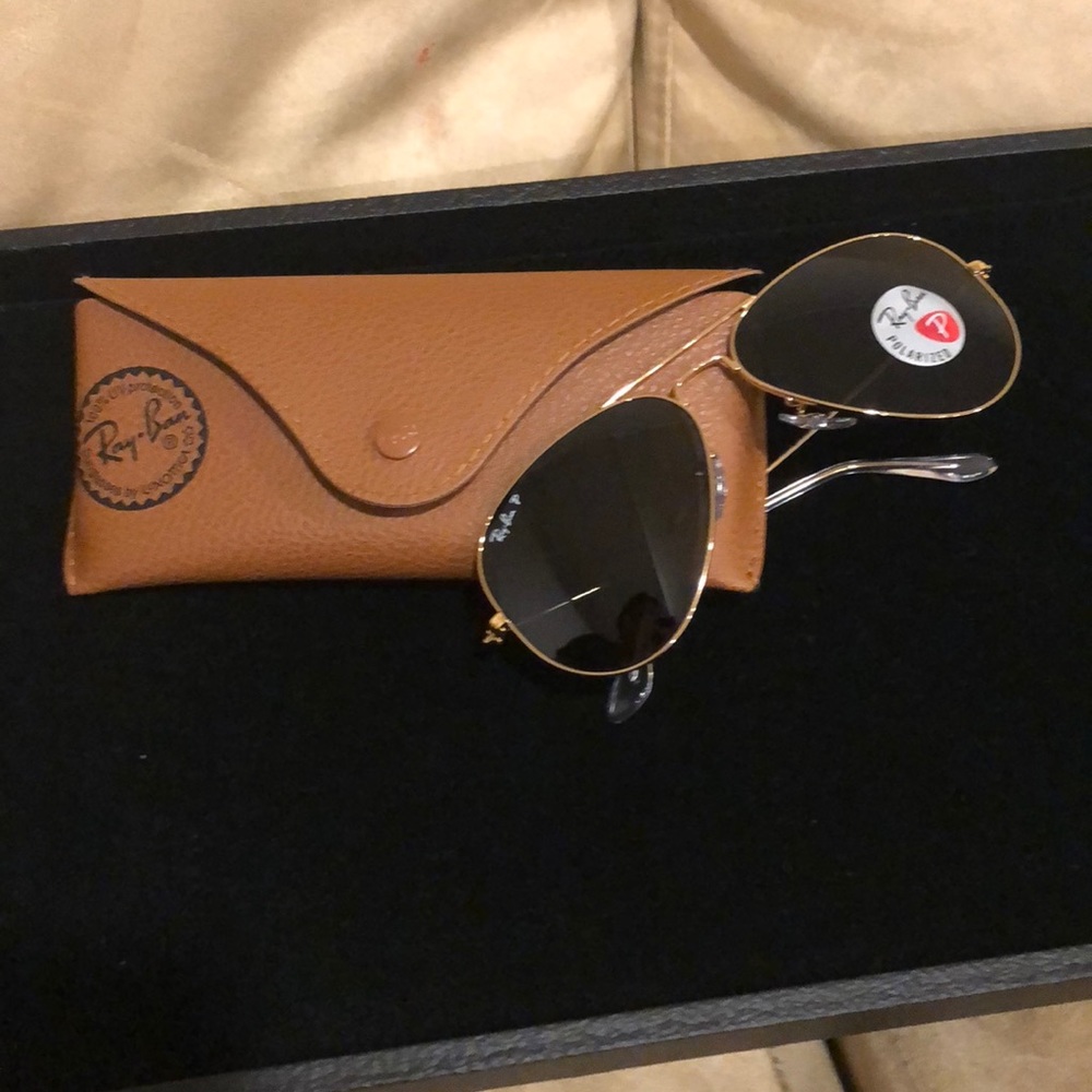 Rayban sunglasses with cloth and case